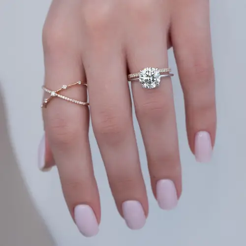 برش گرد جواهر مناسب انگشتان ظریف