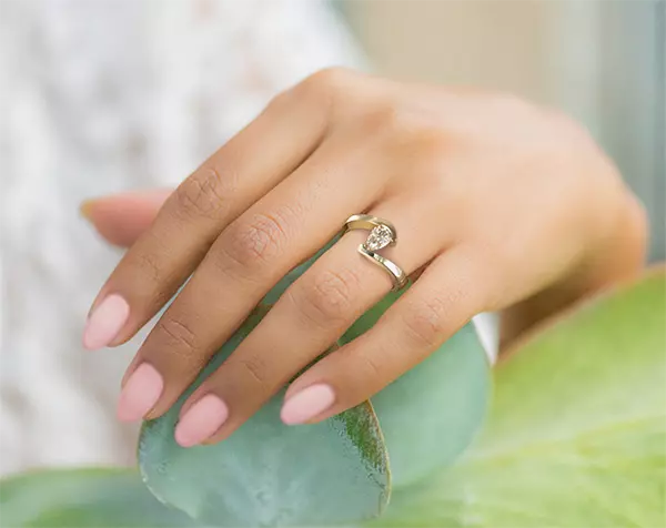 بهترین حلقههای نامزدی برای انگشتان بلند