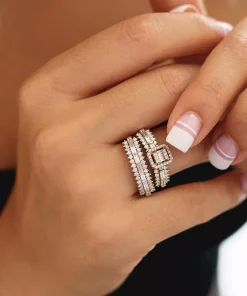 حلقه پشت حلقه جواهر